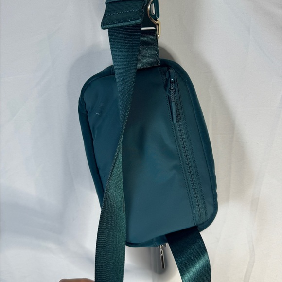 LULULEMON EVERYWHERE BAG 1L green velvet NWOT - Picture 4 of 9